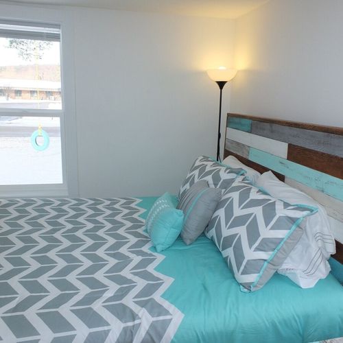 Bedroom #1 (downstairs):  another angle. (note that cute tire swing in the front yard. ;-)