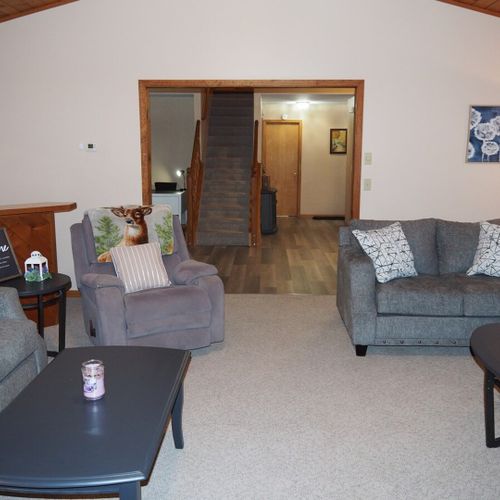 Living room:  large and comfy living room with a ceiling fan, lots of comfy seating, two coffee tables, live streaming television with roku, and a wet bar.