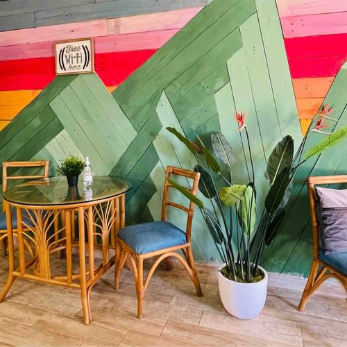 Stylish decor and a warm atmosphere make this the perfect dining spot.