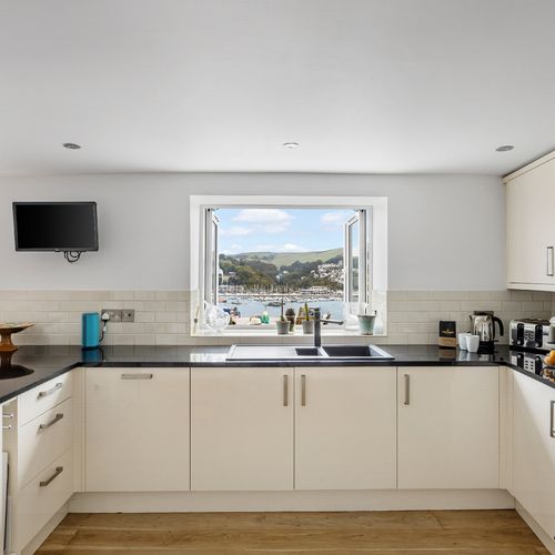 5ceaeb82 e210 447c ad2a b8dba6a39587 homerunner