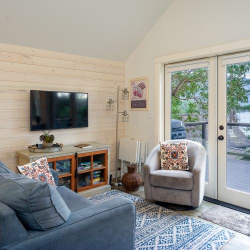 Smart TV with Google Chrome adapter for viewing your photos and personal apps.