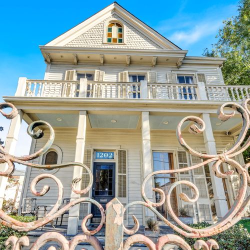 Classic New Orleans charm with a welcoming front porch!