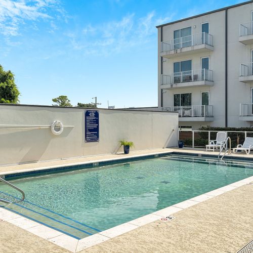 Take a refreshing dip in the crystal-clear pool, perfect for relaxing under the New Orleans sun.