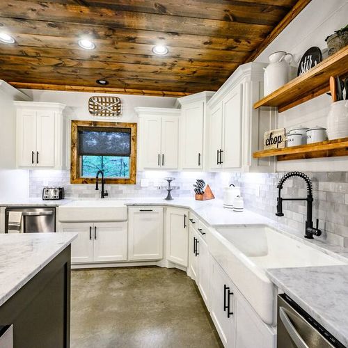 This modern kitchen is a farmhouse dream.