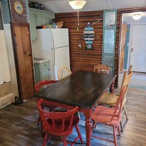 Dining area:  there is a cute dining table with seating for 6 adults in the middle of the kitchen.
