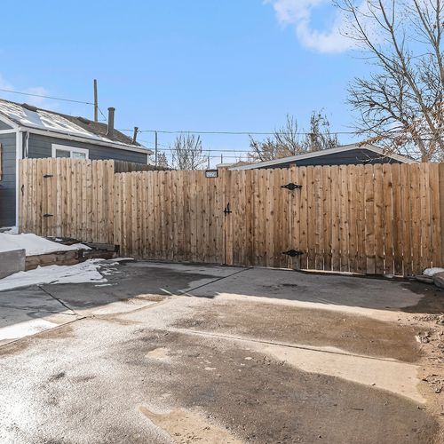 The lengthy driveway provides dedicated parking and privacy for an enjoyable stay.
