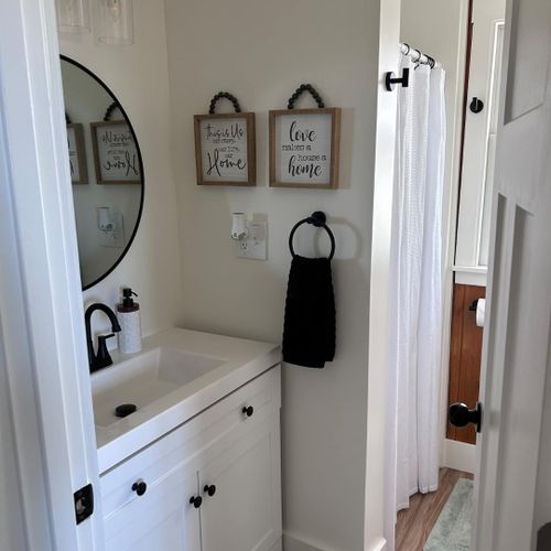 Vivian's cabin - bathroom