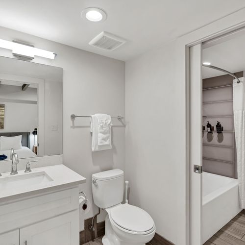 Half bathroom 1