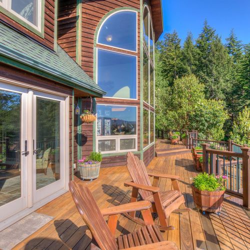 Seating outside of the master bedroom