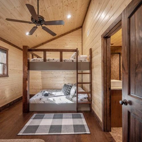 Upstairs- (1)-Queen over Queen bunk beds w/futon for additional sleeping