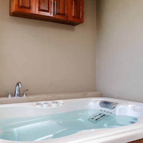 Come and  relax in the jacuzzi tub