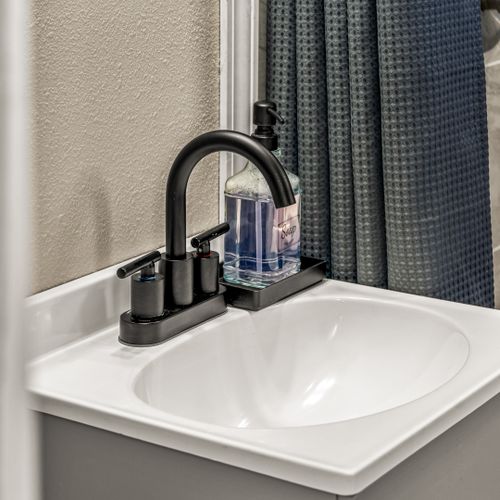 Sleek and minimalist—everything you need for a clean, effortless start to your day.
