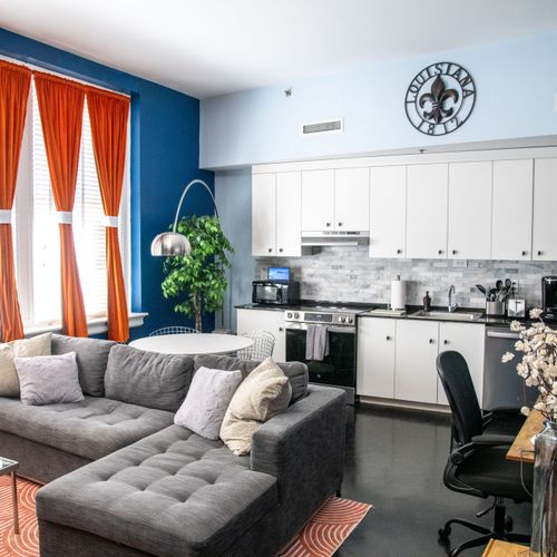 Airy, light-filled living area w/ bold accents & plenty of room to spread out & relax.