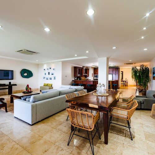 This room has central A/C to keep you cool.