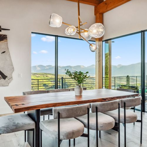 A soft, sunlit space designed for connection and calm mealtimes.