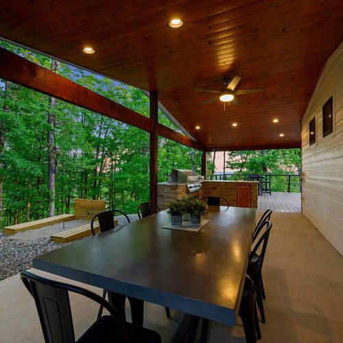 Additional outdoor dining!