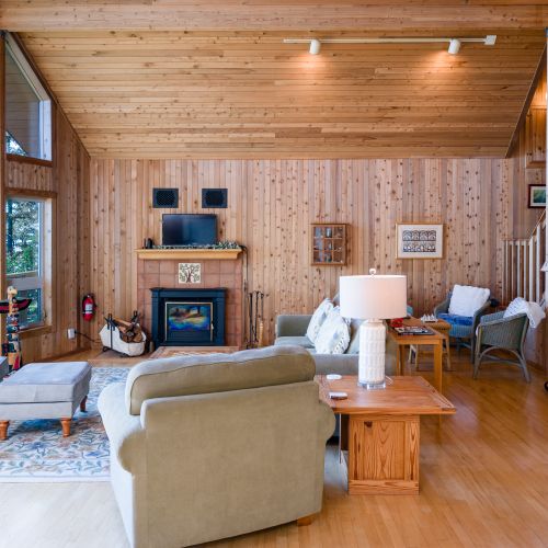 The owners want to share one of the best libraries of local history, travel guides, environmental education, and fauna and flora guides.  There are a few adventure novels in the collection as well!