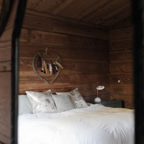 Guest bedroom with King bed and two single beds.