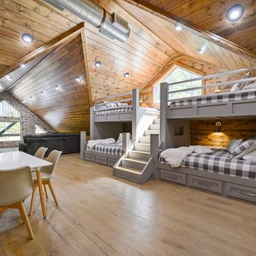 Bunk room with Queen-over-King custom bunk beds!