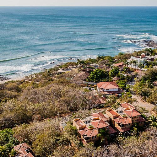 Perfectly situated near Langosta Beach, this home offers a serene Costa Rican setting while keeping Tamarindo’s highlights within reach.