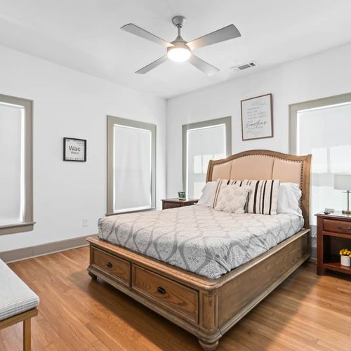 Downstairs BR Queen Bed, TV