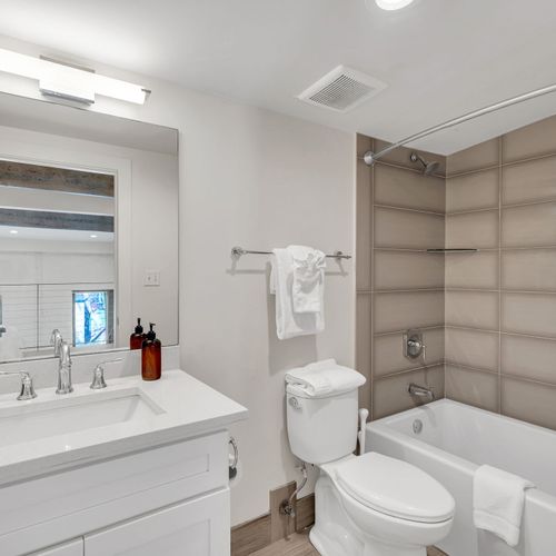Clean, bright bathroom w/ fresh towels & modern finishes.