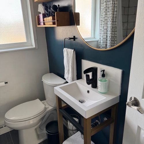 Family &Amp; Dog-Friendly Retreat With Fire Pit 119 Enjoy full privacy with the master bedroom’s ensuite bathroom.