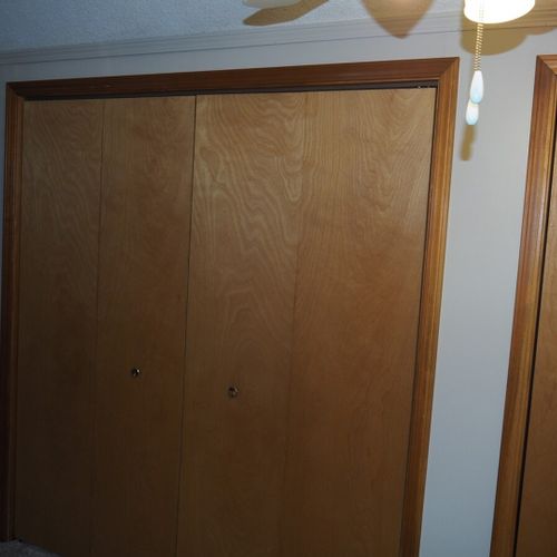 Bedroom #3 (upstairs):  features two queen beds, a ceiling fan, a nightstand, a lamp, and 2 large closets.