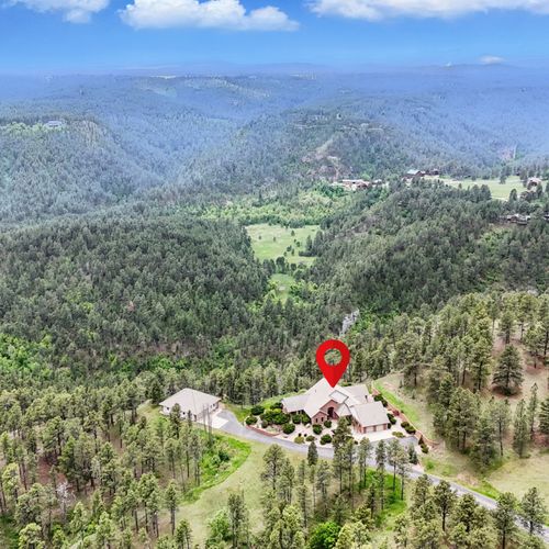 Luxury retreat in the heart of the forest
