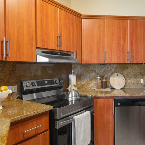 From morning coffee to evening dinners, this well-appointed kitchen makes dining in a breeze.