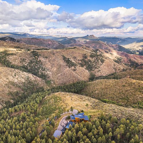 Aerial perspective of the bailey lodge, a haven of comfort and elegance. Copy & paste this link to view the 3d tour: t. Ly/rqm87