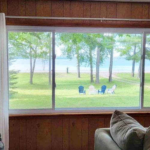 Forrest's cabin - living room