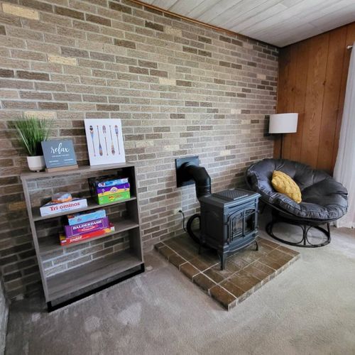 Forrest's cabin - living room