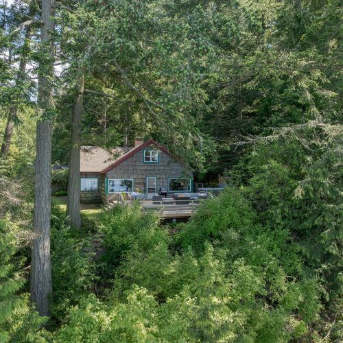 With island sensibility, neighbors and boaters appreciate homes being tucked amongst the trees, leaving the shorelines pristine and wild.