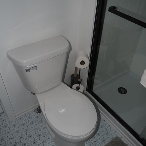 Bathroom:  the home has a full bathroom that has been newly renovated and is gorgeous!