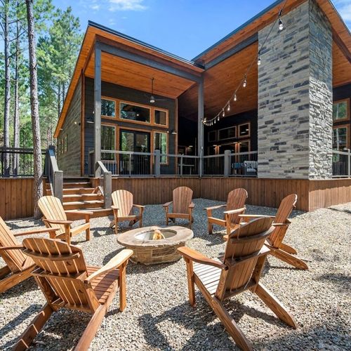 Knock on Wood - Rustic Luxury Cabin Sleeps 14!
