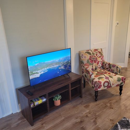 Living room:  the cottage has a very comfy living room with a sofa, loveseat, comfy chair, ceiling fan, and live streaming television.