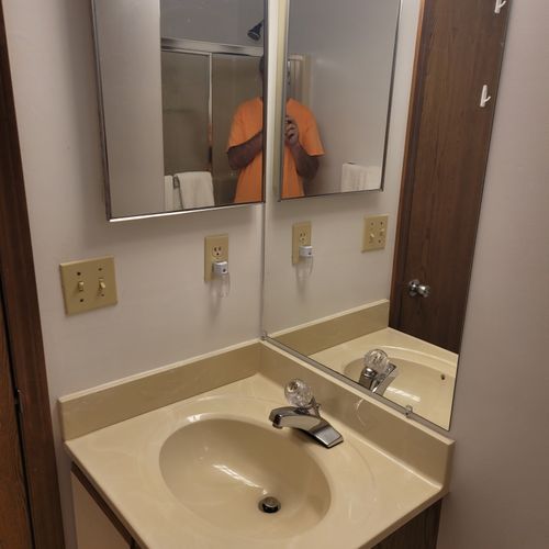 Bathroom #2:  common full bathroom with a combination tub and shower.