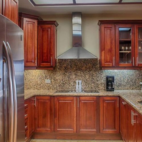 Cook dinner in this fully equipped kitchen.