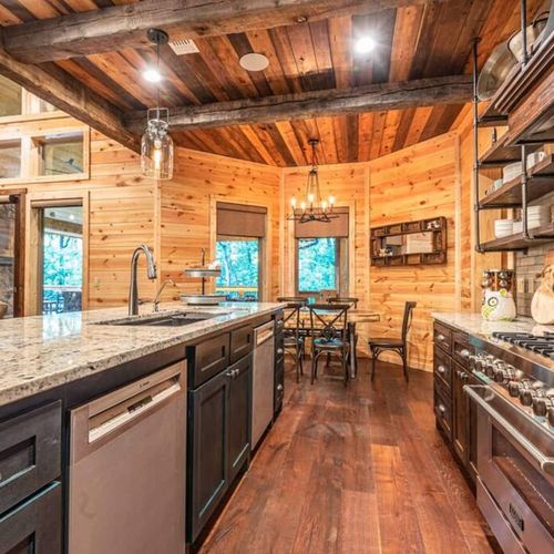 A gas stovetop and double dishwashers make this kitchen a dream
