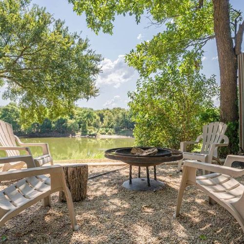Light up the inviting firepits of an evening while you roast marshmallows and share stories