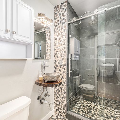 Experience the perfect mix of style and serenity in this gorgeous master bathroom.