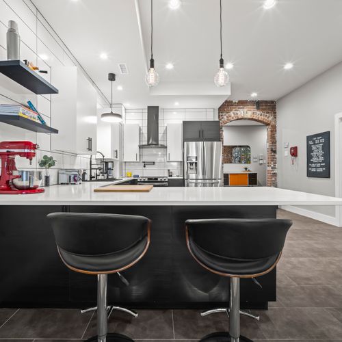 Island bar seating for easy dining and gathering.