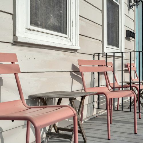 Charming dining space w/ pink chairs & an airy feel, great for a casual meal together.