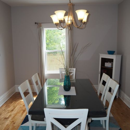 Dining room:  sailor's delight features a large and lovely dining room with a dining table and chairs for 6 adults.