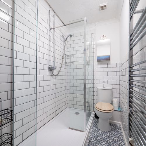 En-suite to master bedroom