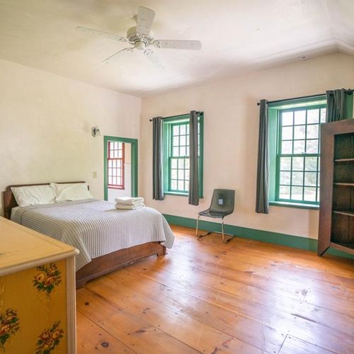 2nd floor guest bedroom with queen sized  bed. Off of Jack and Jill bath.