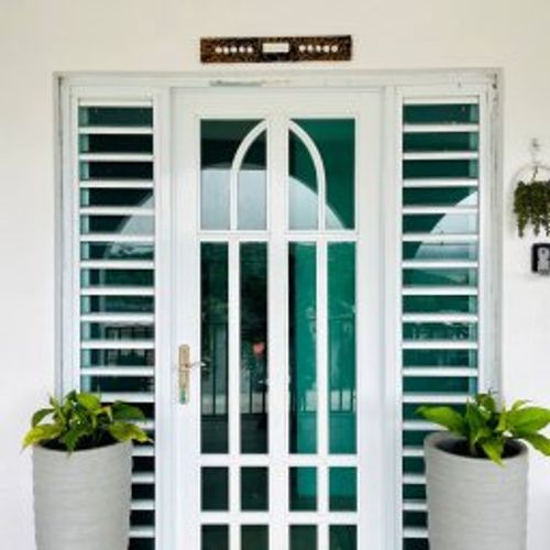 Step into elegance! Our stunning entrance with a beautiful white crystal door sets the tone for a luxurious and welcoming stay,