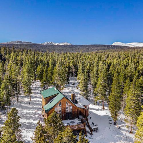 De-stress in our peaceful and quiet mountain community with 20 acres of pristine mountain vistas to explore.
