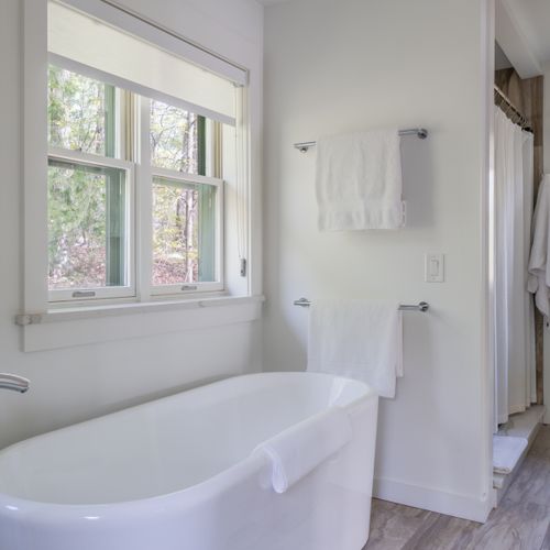 Deep soaking tub in the primary bath.